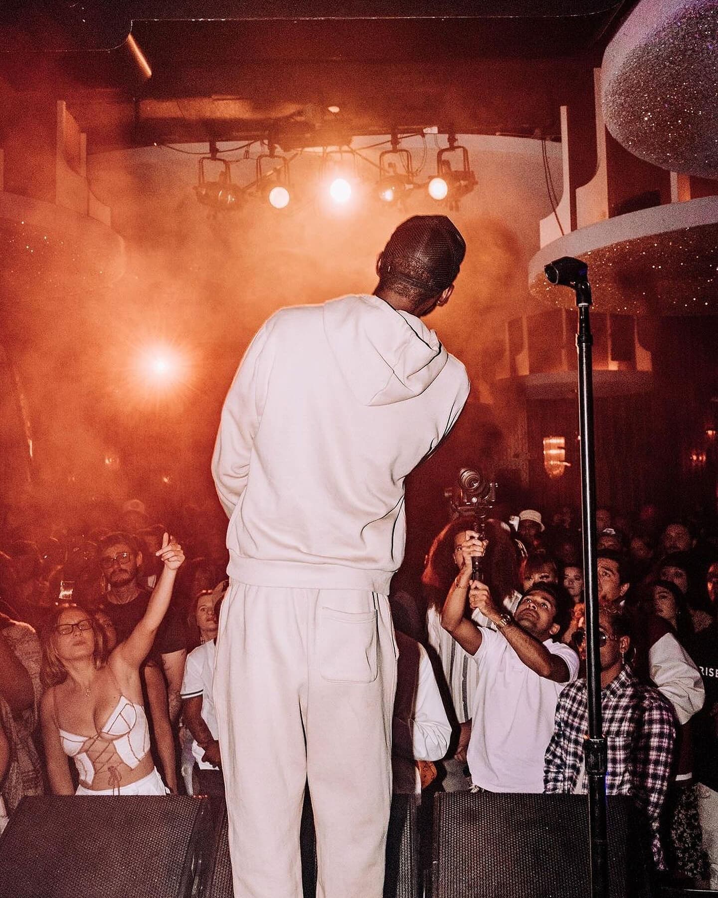 Lekan on stage, crowd filming