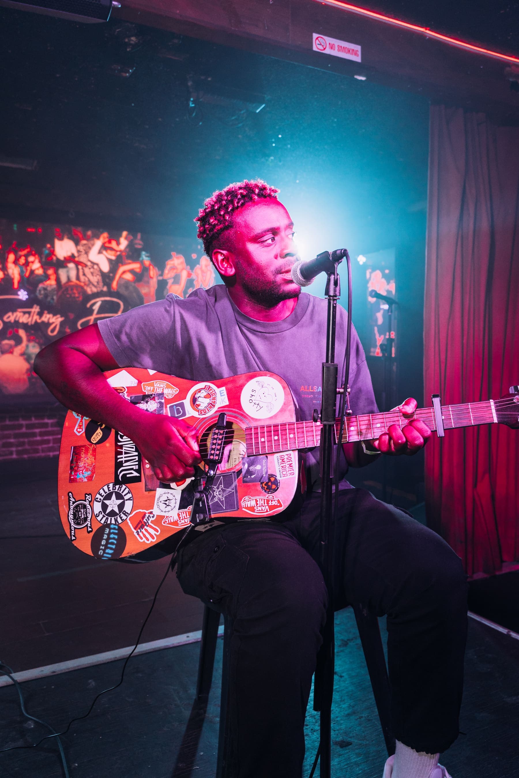 Myles Smith at a Something Dope Open Mic